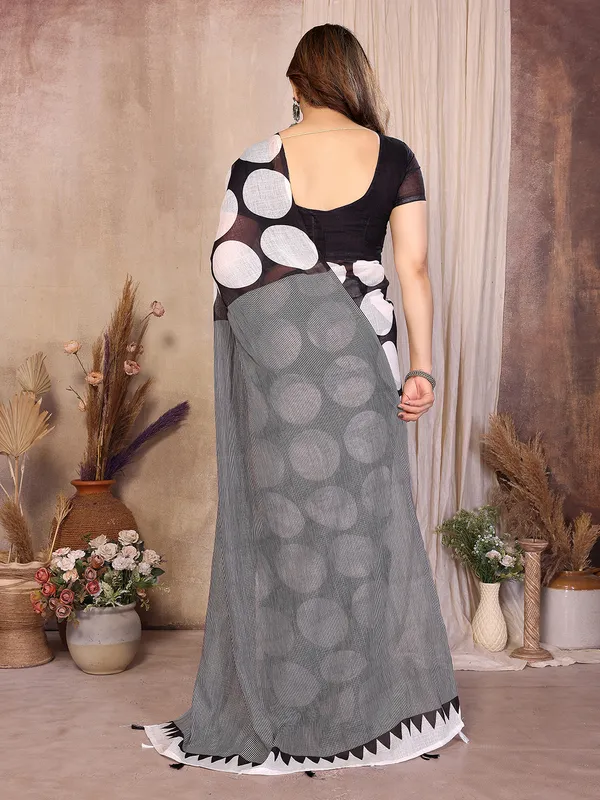 Digital_Print_Cotton_Linen_Saree_With_Unstitched_Blouse_Piece_(BLACK)