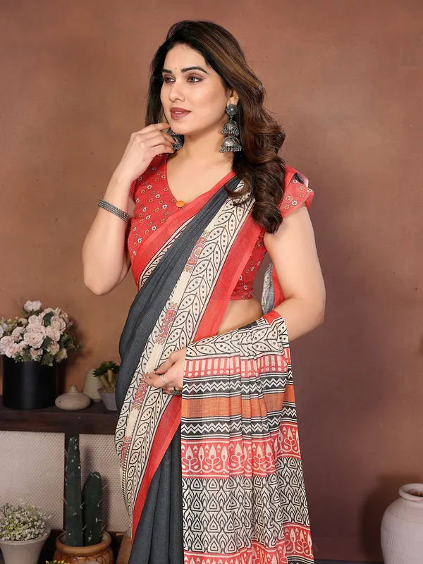 Digital_Print_Cotton_Linen_Saree_With_Unstitched_Blouse_Piece_(RED)