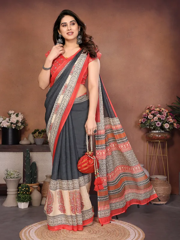 Digital_Print_Cotton_Linen_Saree_With_Unstitched_Blouse_Piece_(RED)