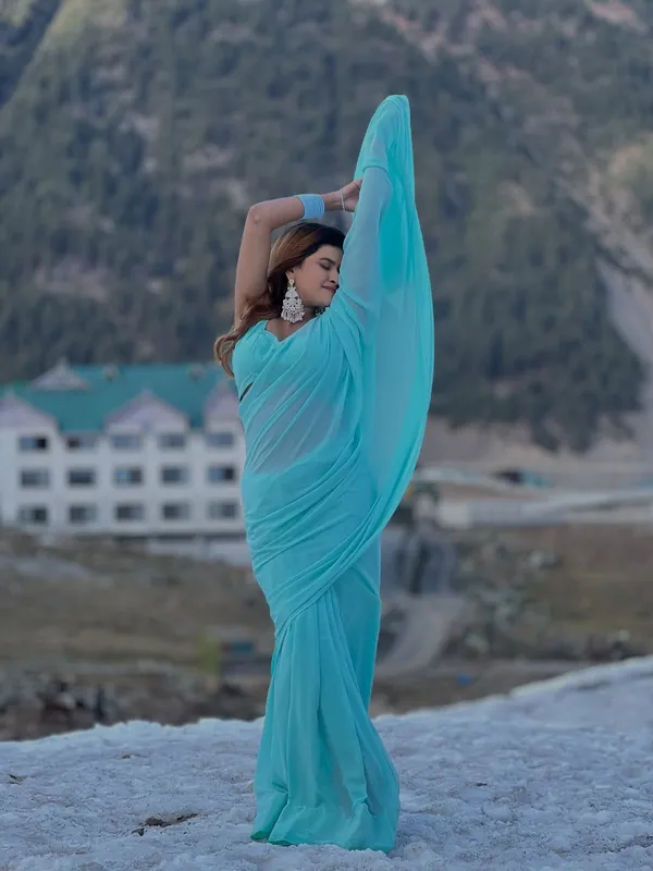 Plain_Dyed_Daily_Wear_Georgette_Saree_With_Unstitched_Blouse_Piece