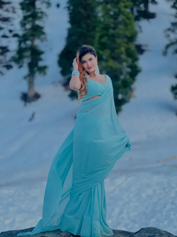 Plain_Dyed_Daily_Wear_Georgette_Saree_With_Unstitched_Blouse_Piece