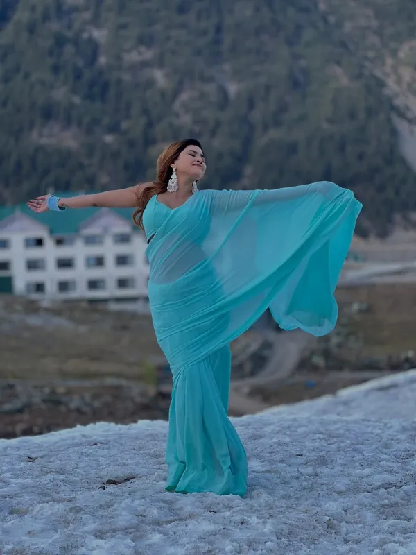 Plain_Dyed_Daily_Wear_Georgette_Saree_With_Unstitched_Blouse_Piece