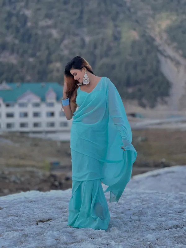 Plain_Dyed_Daily_Wear_Georgette_Saree_With_Unstitched_Blouse_Piece