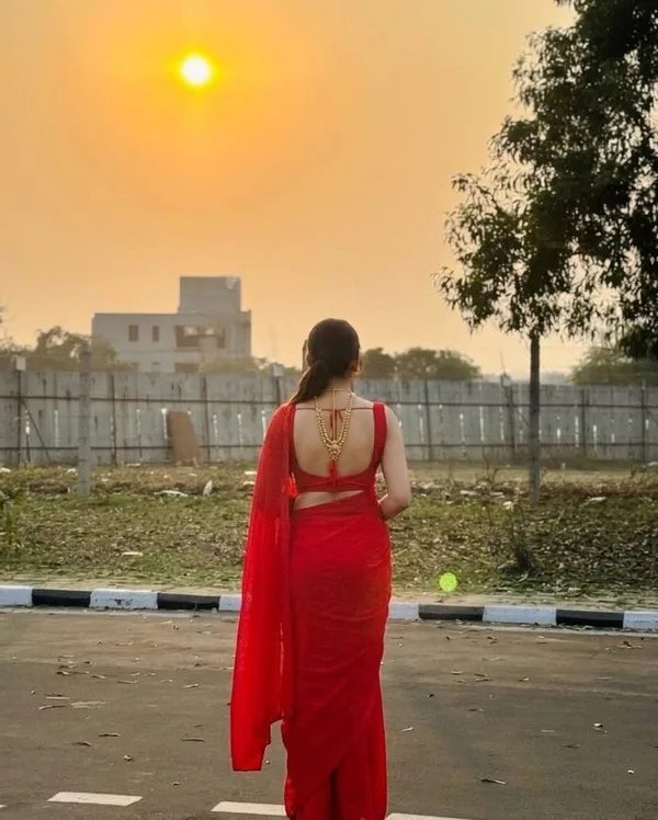 Plain_Dyed_Daily_Wear_Georgette_Saree_With_Unstitched_Blouse_Piece