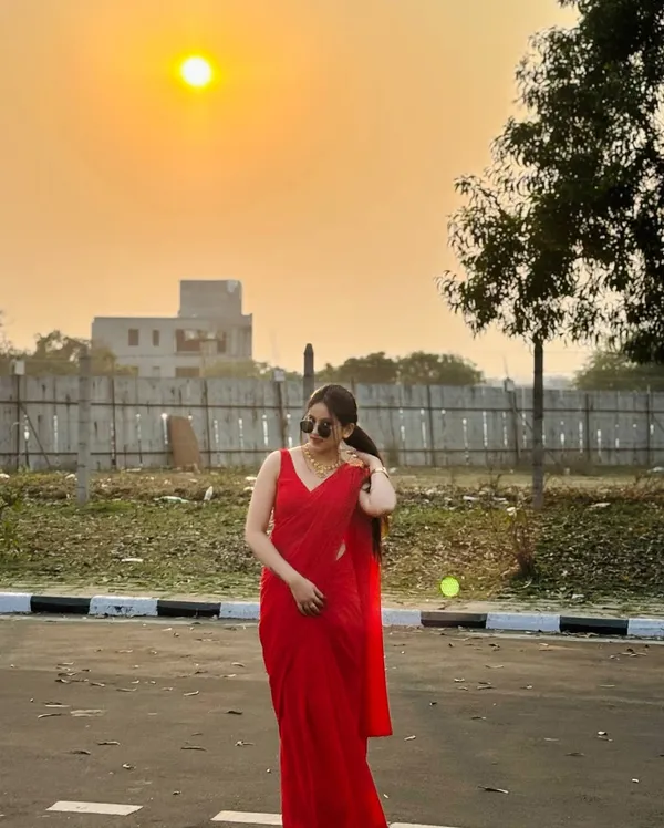 Plain_Dyed_Daily_Wear_Georgette_Saree_With_Unstitched_Blouse_Piece