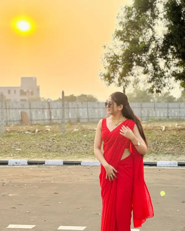 Plain_Dyed_Daily_Wear_Georgette_Saree_With_Unstitched_Blouse_Piece