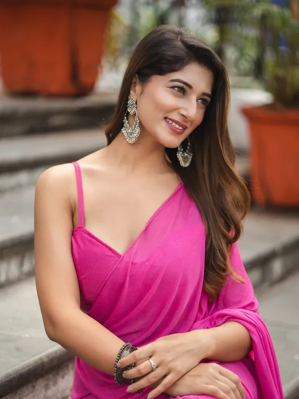 Plain_Dyed_Daily_Wear_Georgette_Saree_With_Unstitched_Blouse_Piece