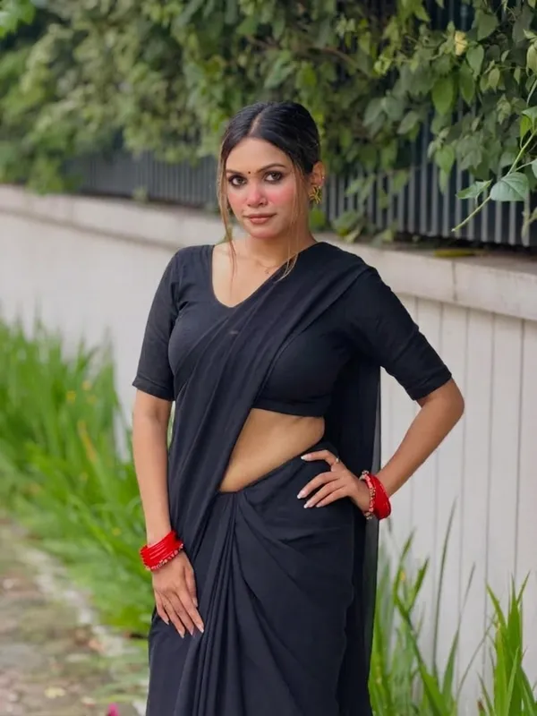 Plain_Dyed_Daily_Wear_Georgette_Saree_With_Unstitched_Blouse_Piece