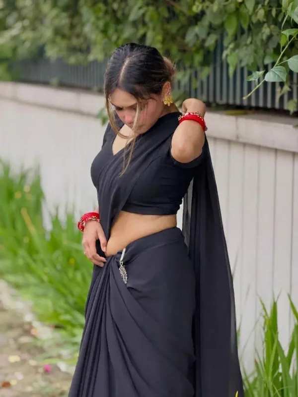 Plain_Dyed_Daily_Wear_Georgette_Saree_With_Unstitched_Blouse_Piece