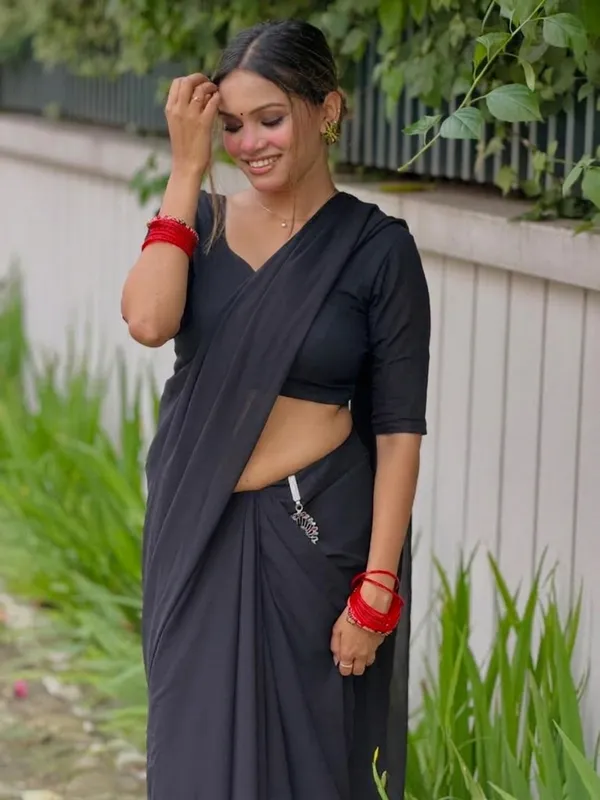 Plain_Dyed_Daily_Wear_Georgette_Saree_With_Unstitched_Blouse_Piece