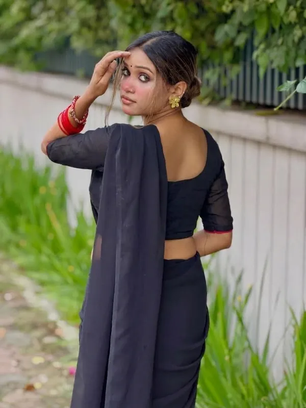 Plain_Dyed_Daily_Wear_Georgette_Saree_With_Unstitched_Blouse_Piece