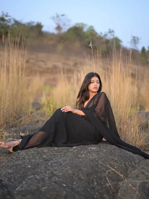 Elegant_Solid_Chiffon_Plain_Dyed_Saree_With_Unstitched_Blouse_Piece