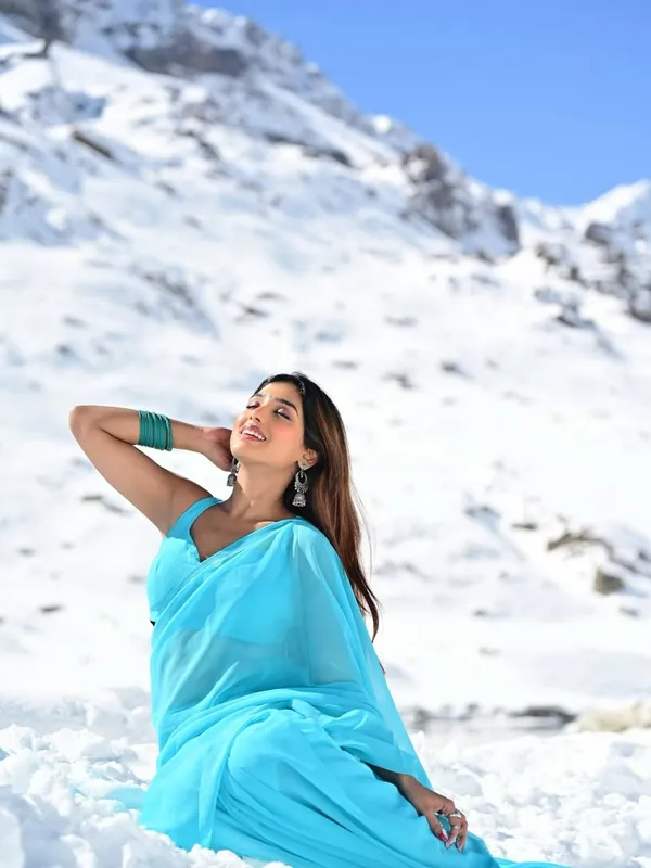 Plain_Dyed_Daily_Wear_Georgette_Saree_With_Unstitched_Blouse_Piece
