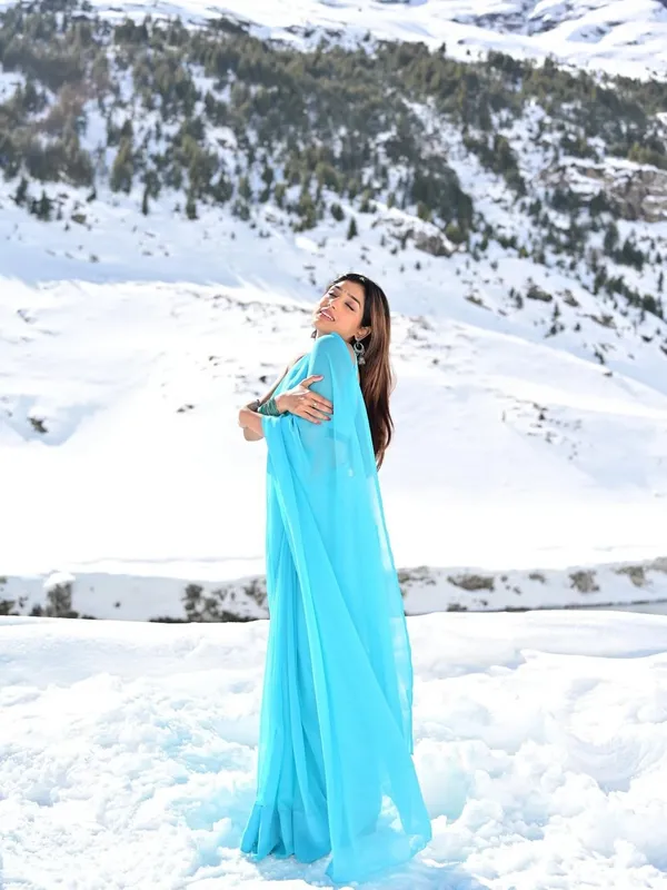 Plain_Dyed_Daily_Wear_Georgette_Saree_With_Unstitched_Blouse_Piece