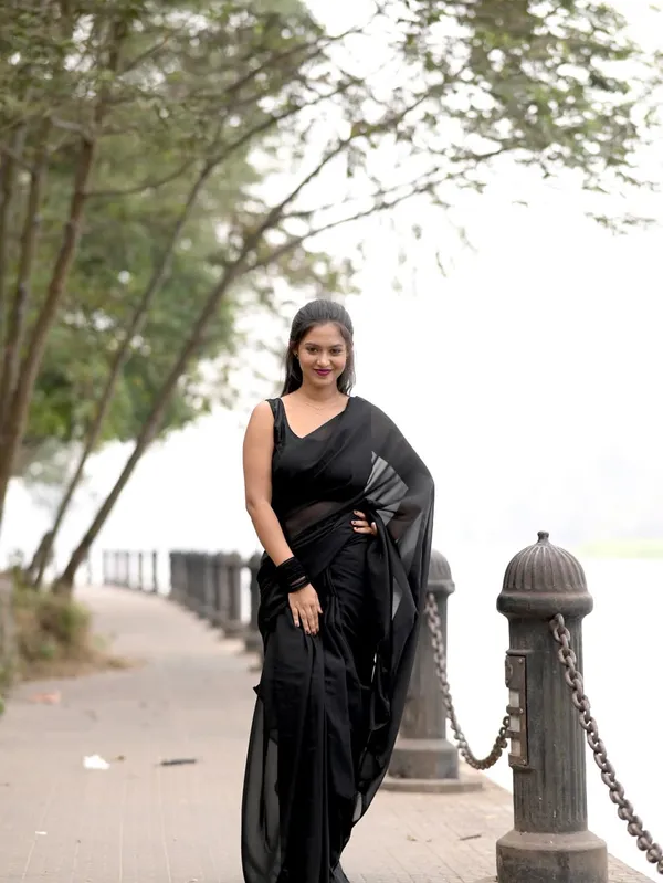 Plain_Dyed_Daily_Wear_Georgette_Saree_With_Unstitched_Blouse_Piece