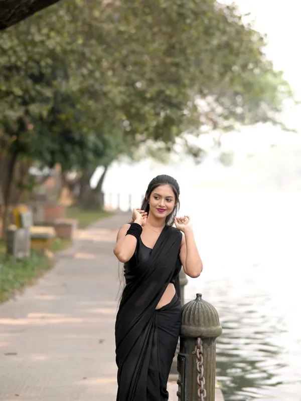 Plain_Dyed_Daily_Wear_Georgette_Saree_With_Unstitched_Blouse_Piece