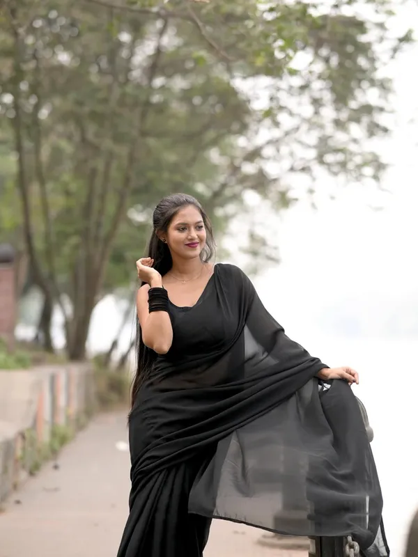 Plain_Dyed_Daily_Wear_Georgette_Saree_With_Unstitched_Blouse_Piece