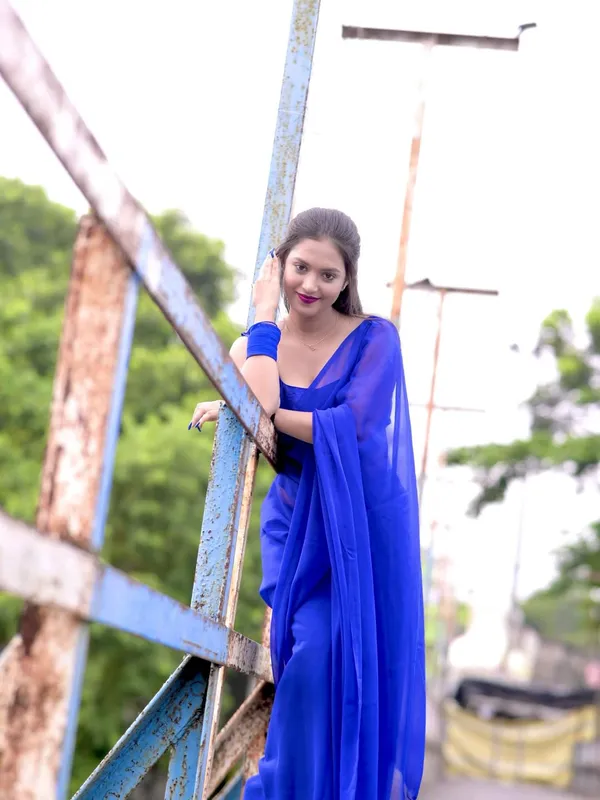 Plain_Dyed_Daily_Wear_Georgette_Saree_With_Unstitched_Blouse_Piece