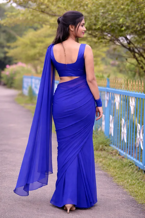 Plain_Dyed_Daily_Wear_Georgette_Saree_With_Unstitched_Blouse_Piece