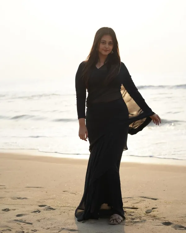 Elegant_Solid_Chiffon_Plain_Dyed_Saree_With_Unstitched_Blouse_Piece
