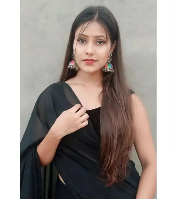 Elegant_Solid_Chiffon_Plain_Dyed_Saree_With_Unstitched_Blouse_Piece