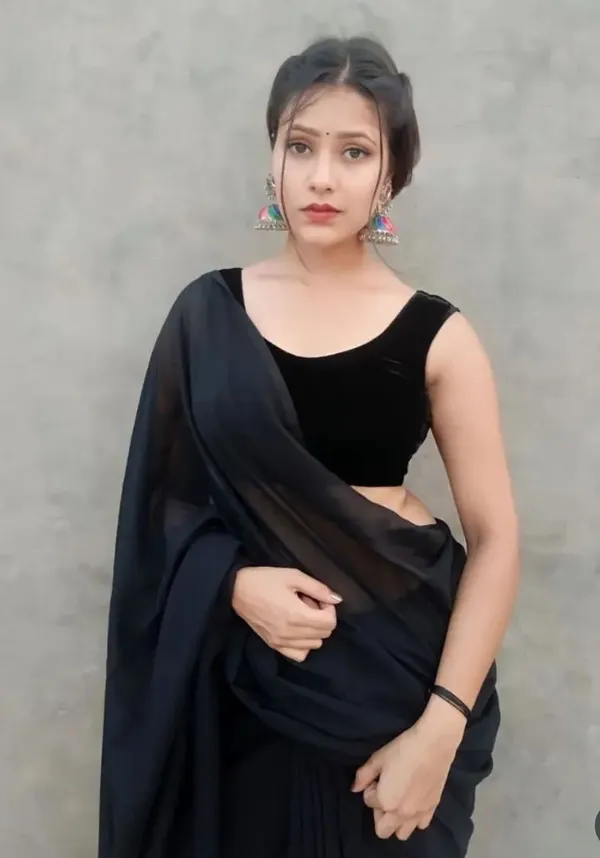 Elegant_Solid_Chiffon_Plain_Dyed_Saree_With_Unstitched_Blouse_Piece