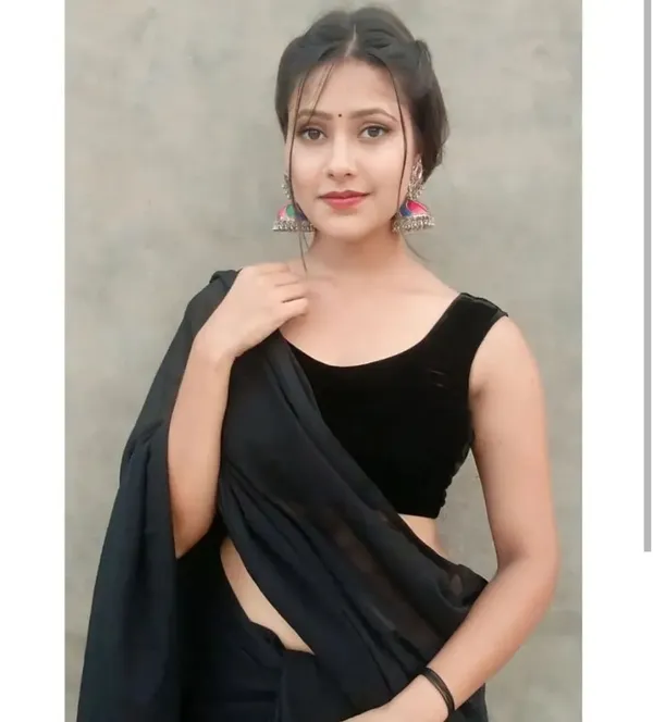 Elegant_Solid_Chiffon_Plain_Dyed_Saree_With_Unstitched_Blouse_Piece