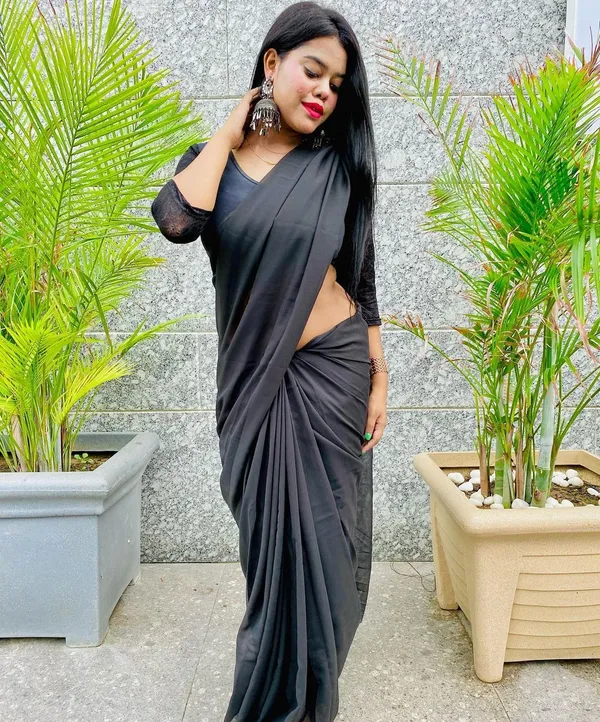 Elegant_Solid_Chiffon_Plain_Dyed_Saree_With_Unstitched_Blouse_Piece