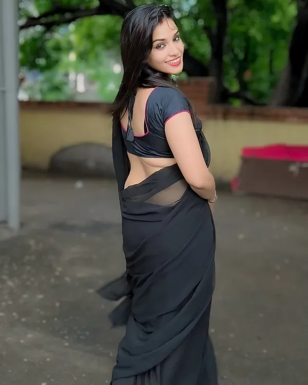 Elegant_Solid_Chiffon_Plain_Dyed_Saree_With_Unstitched_Blouse_Piece
