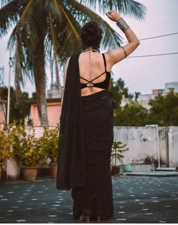 Elegant_Solid_Chiffon_Plain_Dyed_Saree_With_Unstitched_Blouse_Piece