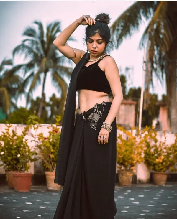 Elegant_Solid_Chiffon_Plain_Dyed_Saree_With_Unstitched_Blouse_Piece