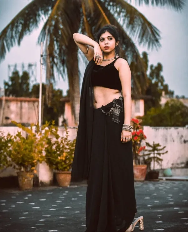 Elegant_Solid_Chiffon_Plain_Dyed_Saree_With_Unstitched_Blouse_Piece