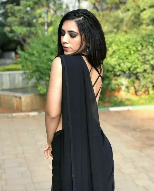 Elegant_Solid_Chiffon_Plain_Dyed_Saree_With_Unstitched_Blouse_Piece