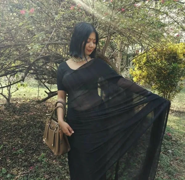 Elegant_Solid_Chiffon_Plain_Dyed_Saree_With_Unstitched_Blouse_Piece