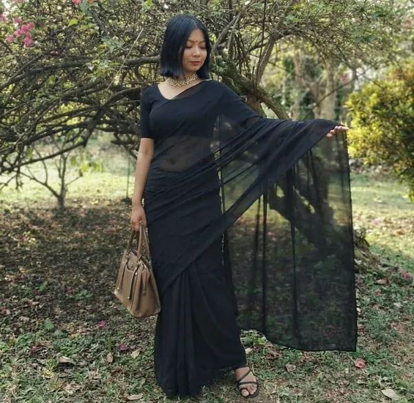 Elegant_Solid_Chiffon_Plain_Dyed_Saree_With_Unstitched_Blouse_Piece