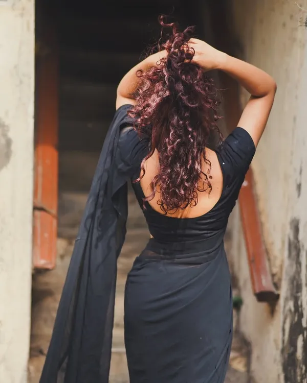 Elegant_Solid_Chiffon_Plain_Dyed_Saree_With_Unstitched_Blouse_Piece