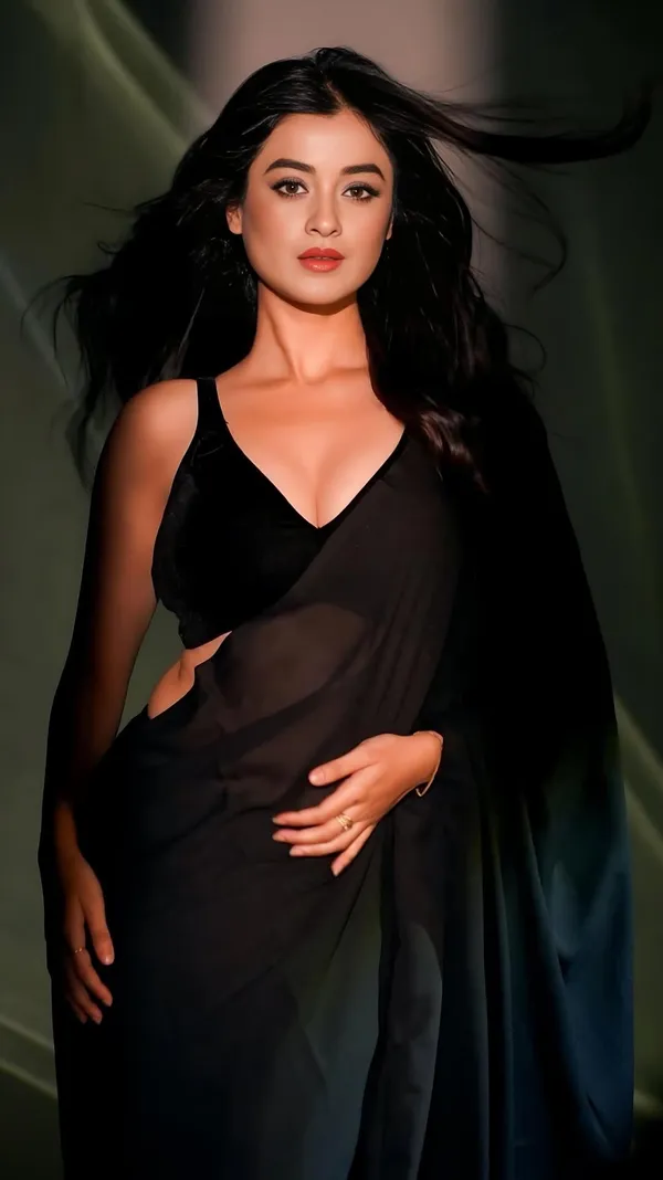 Elegant_Solid_Chiffon_Plain_Dyed_Saree_With_Unstitched_Blouse_Piece