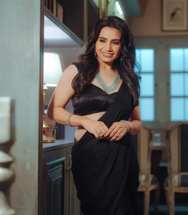 Elegant_Solid_Chiffon_Plain_Dyed_Saree_With_Unstitched_Blouse_Piece