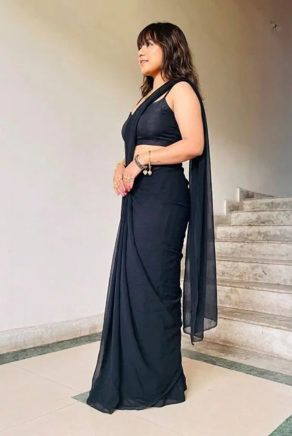 Elegant_Solid_Chiffon_Plain_Dyed_Saree_With_Unstitched_Blouse_Piece