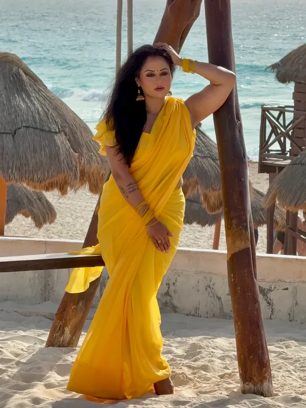 Plain_Dyed_Daily_Wear_Georgette_Saree_With_Unstitched_Blouse_Piece