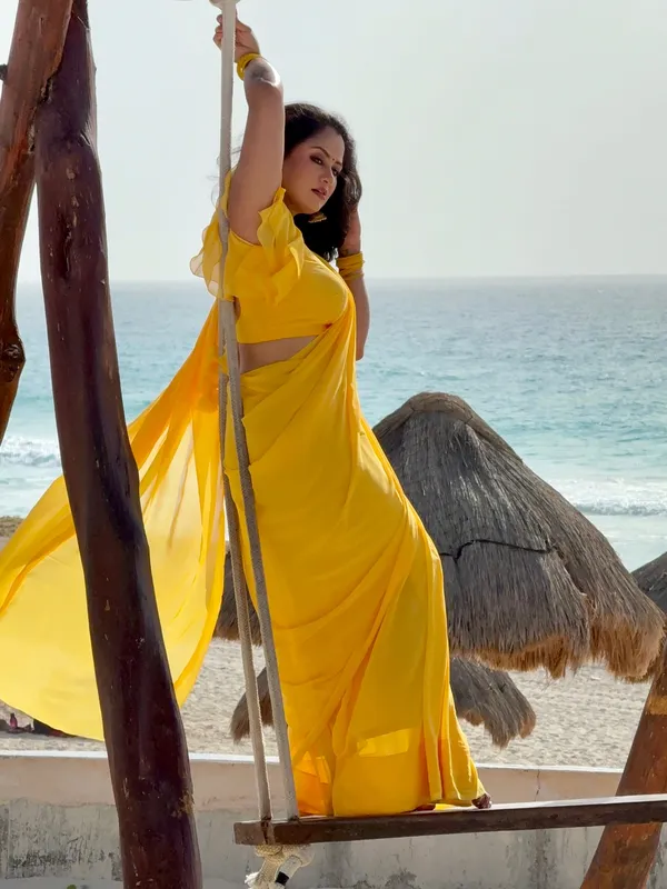 Plain_Dyed_Daily_Wear_Georgette_Saree_With_Unstitched_Blouse_Piece