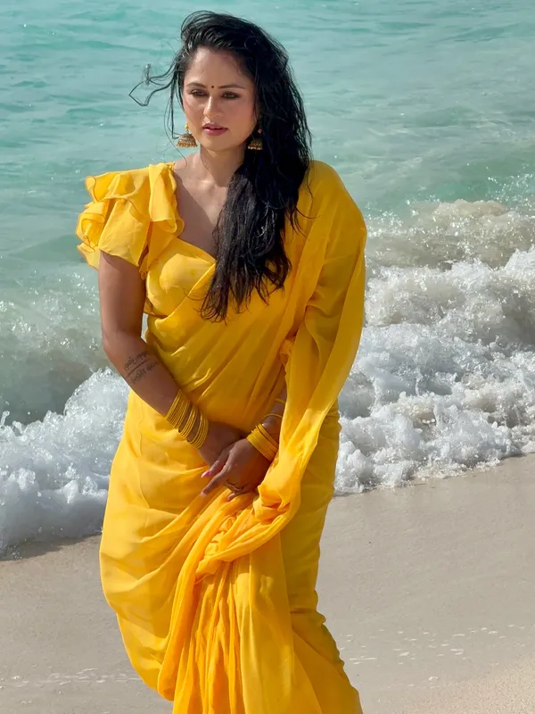 Plain_Dyed_Daily_Wear_Georgette_Saree_With_Unstitched_Blouse_Piece