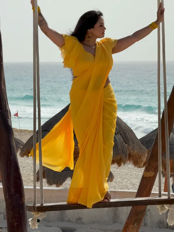 Plain_Dyed_Daily_Wear_Georgette_Saree_With_Unstitched_Blouse_Piece