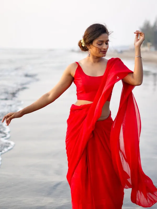Plain_Dyed_Daily_Wear_Georgette_Saree_With_Unstitched_Blouse_Piece