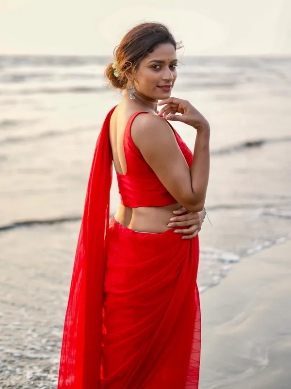 Plain_Dyed_Daily_Wear_Georgette_Saree_With_Unstitched_Blouse_Piece