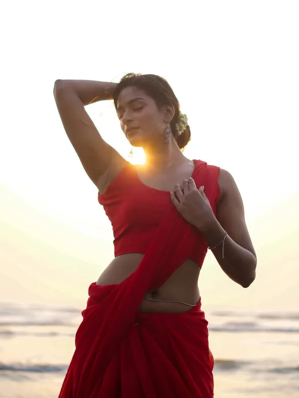 Plain_Dyed_Daily_Wear_Georgette_Saree_With_Unstitched_Blouse_Piece