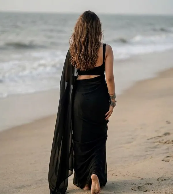 Elegant_Solid_Chiffon_Plain_Dyed_Saree_With_Unstitched_Blouse_Piece