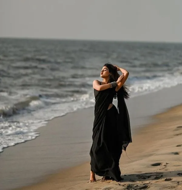 Elegant_Solid_Chiffon_Plain_Dyed_Saree_With_Unstitched_Blouse_Piece