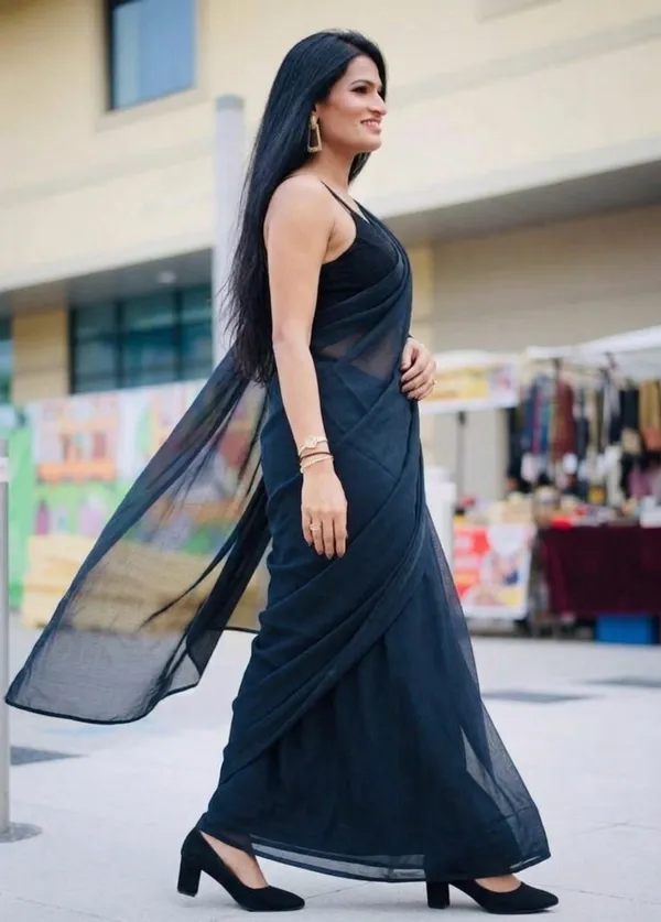 Elegant_Solid_Chiffon_Plain_Dyed_Saree_With_Unstitched_Blouse_Piece