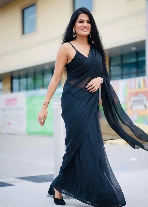 Elegant_Solid_Chiffon_Plain_Dyed_Saree_With_Unstitched_Blouse_Piece